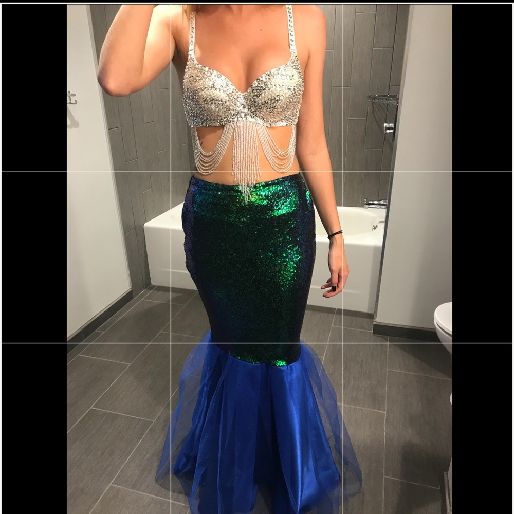 “Mermaid” Halloween costume 🧜🏼‍♀️